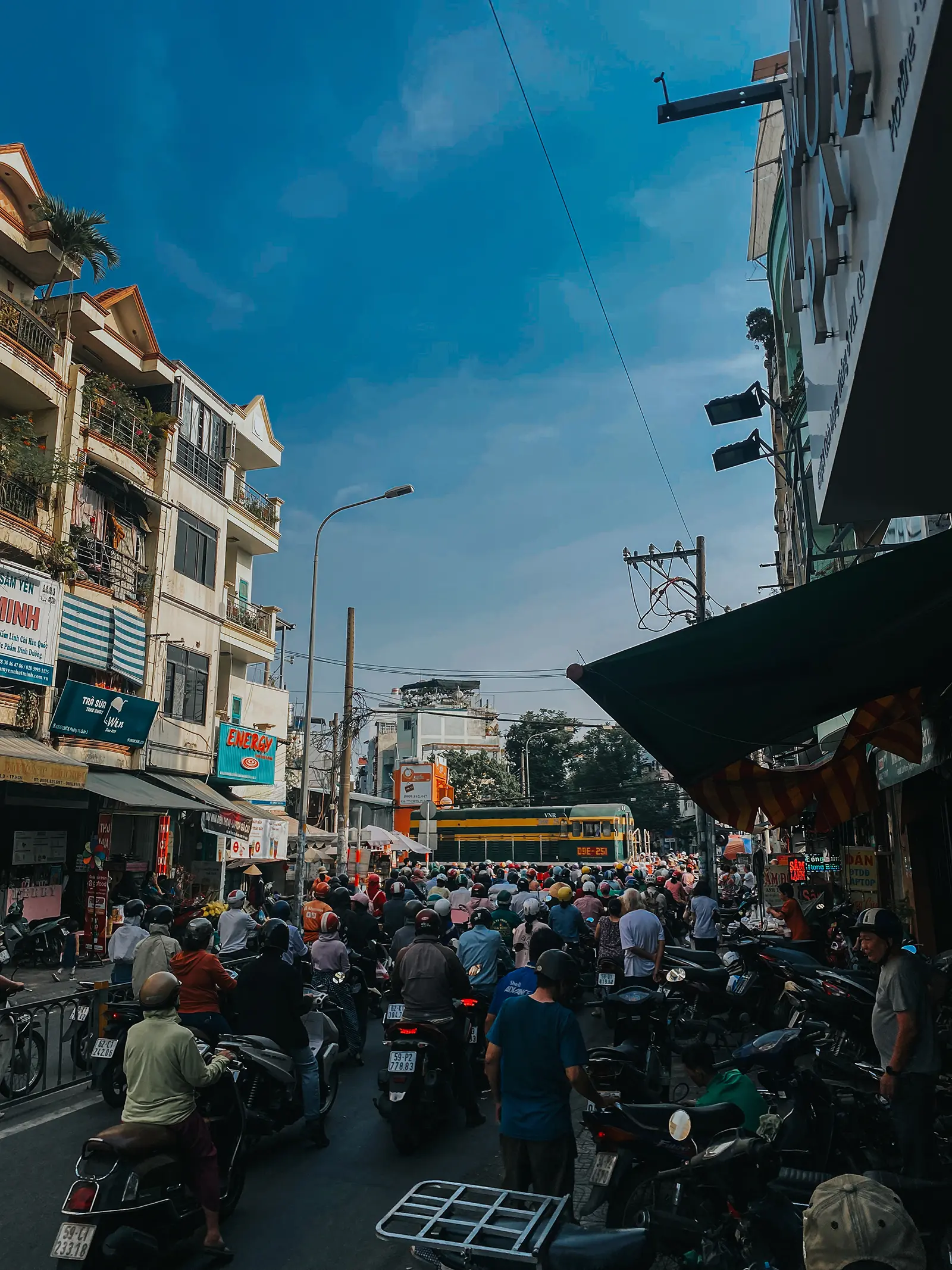 Chờ tàu